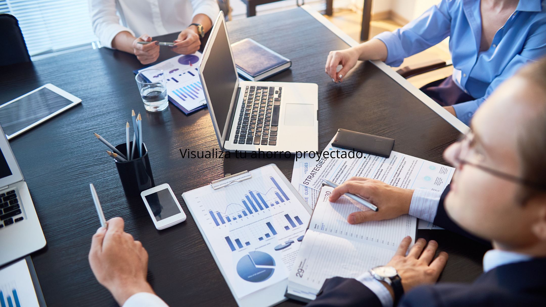 Instalador solar trabajando